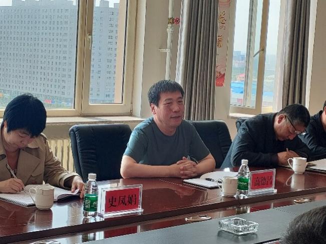 几小我私家在桌子前

形貌已自动天生