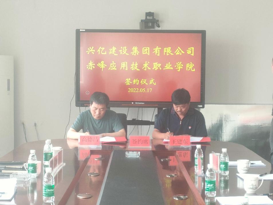 几小我私家在桌子前

低可信度形貌已自动天生