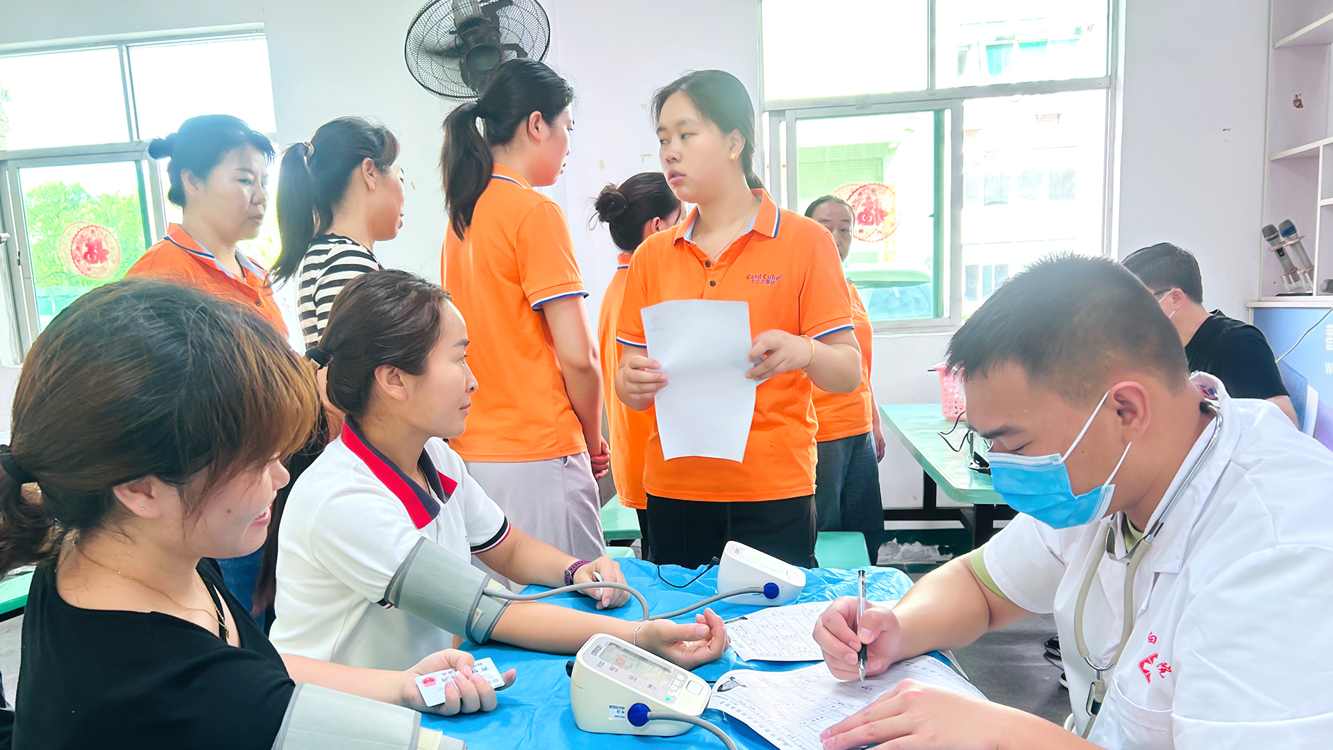关爱员工健全 护航幸福将来 人生就是博手机版集团RFID智能卡工厂发展2025年员工健全体检活动